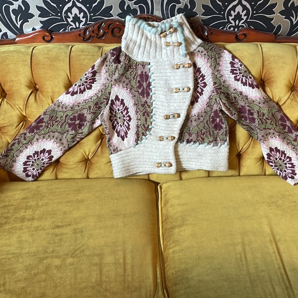 Exquisite Anthropologie Sleeping on Snow Cropped Cardigan